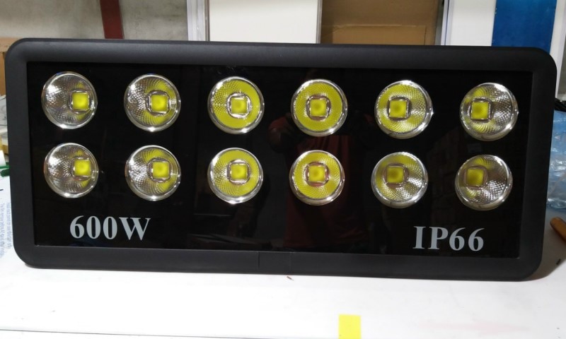 Đèn pha cốc con 600w