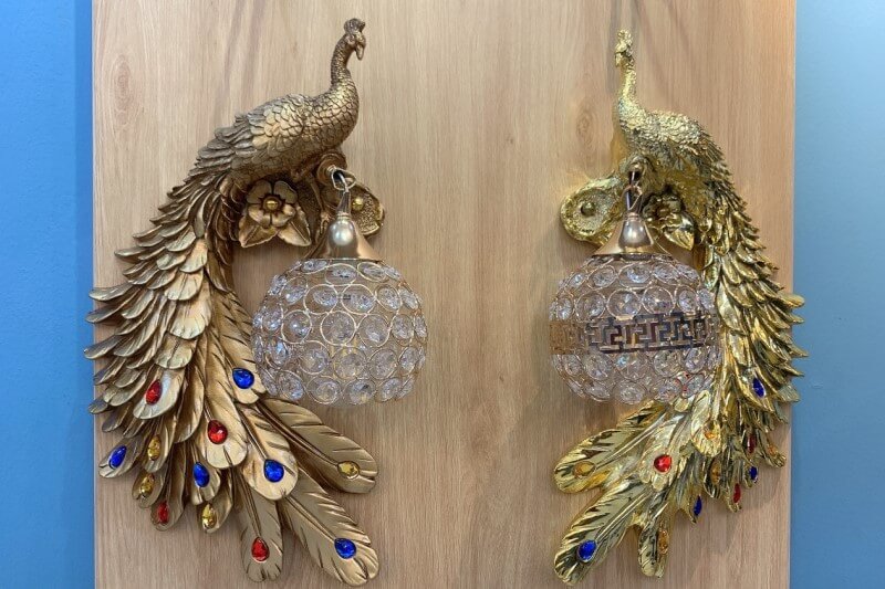 Đèn tường hình con công